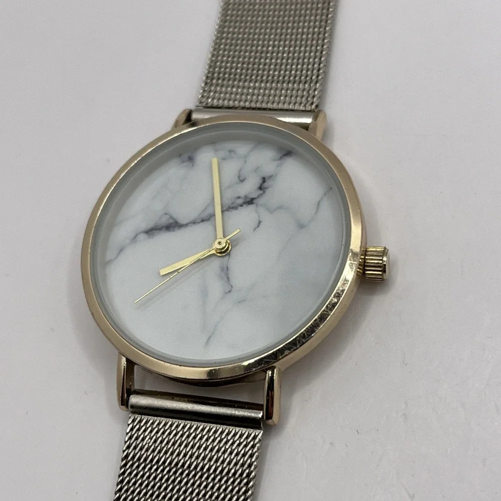 Women's Watch‎ Marble Dial 34mm Case Silver Mesh Metal Band- New Batery